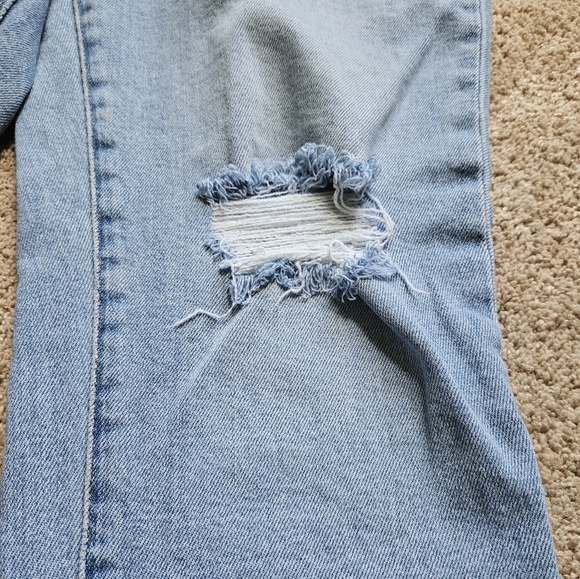 Madewell Distressed Light Wash Cropped Jeans "The Perfect Vintage Jean" - Picture 4 of 8
